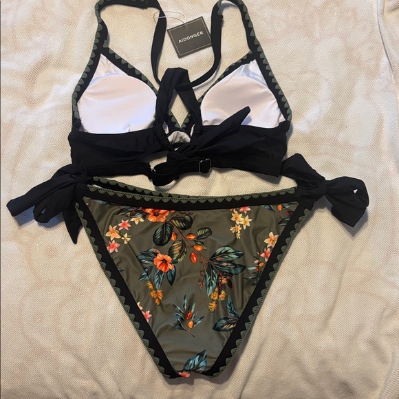 Floral Bikini Set with Black Accents - Picture 3 of 4